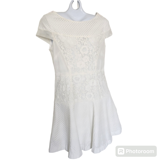 Betsey Johnson White Floral and Eyelet Lace Short Sleeve Fit and Flare Dress 8 - Picture 2 of 13